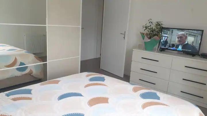 Chambre Calme Dans Une Maison Neuve Avec Jardin Billere Exterior photo